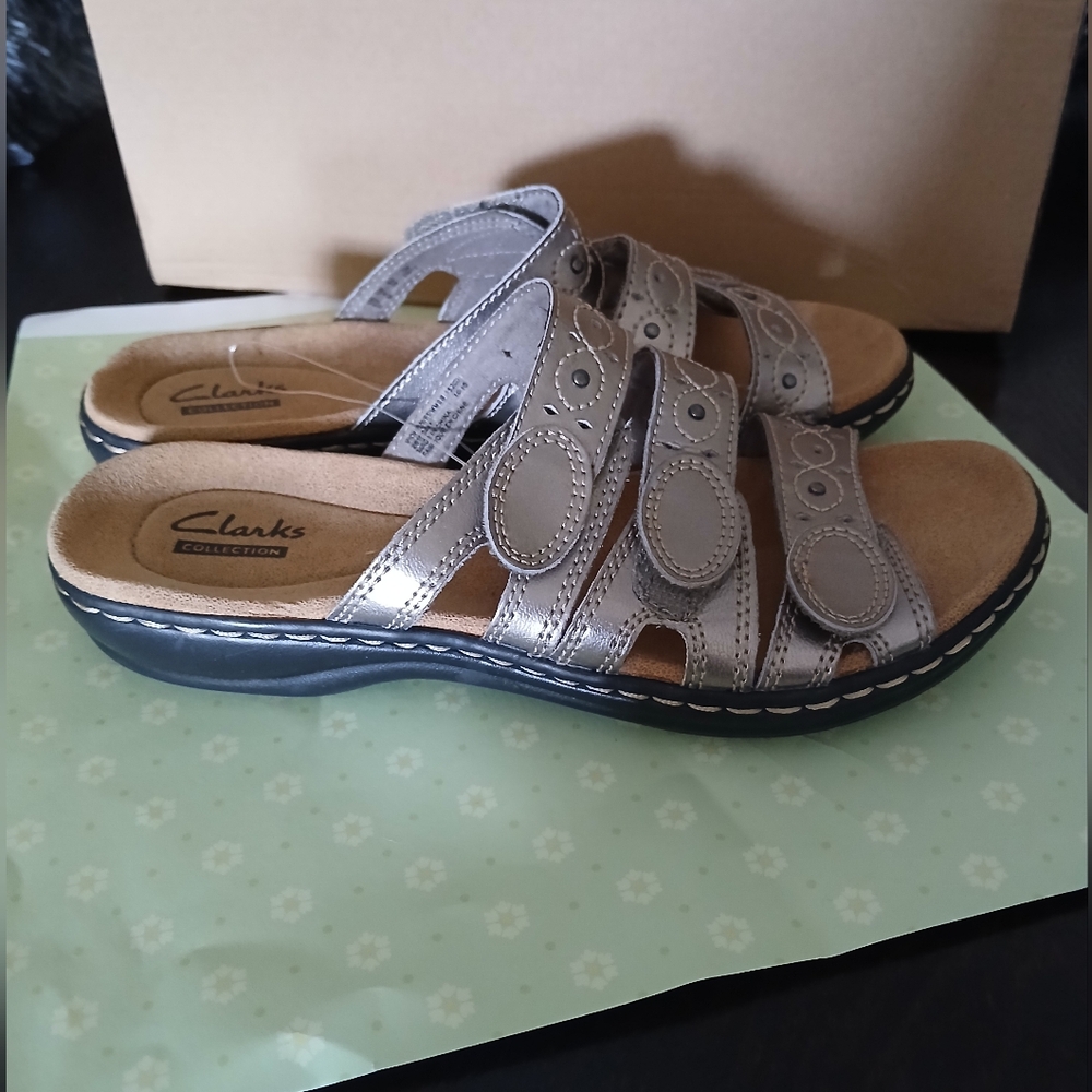 Clarks Collection Leisa Cacti Sandals Women Sz 6M Slip On Slides Casual Metallic